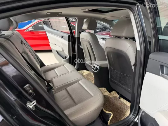 Hyundai Elantra 1.6 AT Đặc biệt 2016 - Xe còn rất rất mới