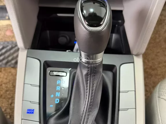 Hyundai Elantra 1.6 AT Đặc biệt 2016 - Xe còn rất rất mới