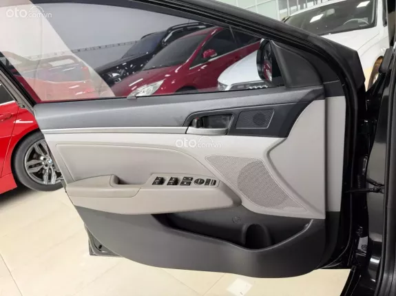 Hyundai Elantra 1.6 AT Đặc biệt 2016 - Xe còn rất rất mới