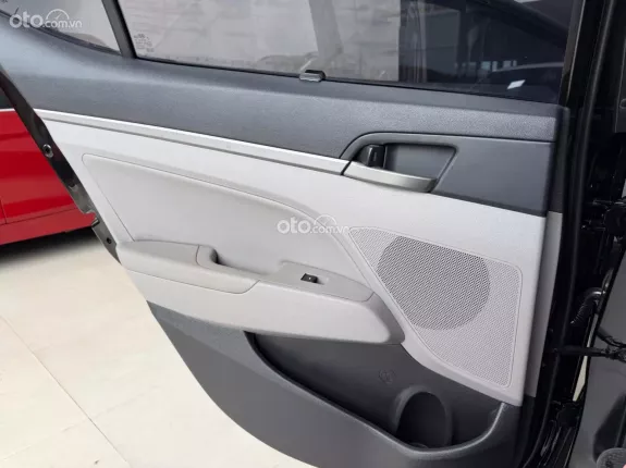 Hyundai Elantra 1.6 AT Đặc biệt 2016 - Xe còn rất rất mới