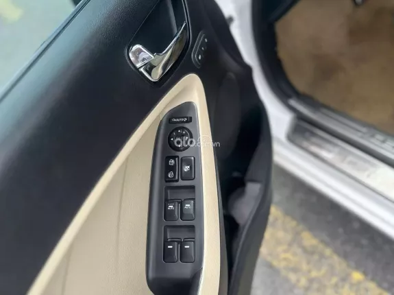 Kia Cerato 1.6 AT Luxury 2016 - Tư nhân chính chủ - Xe trang bị full công nghệ