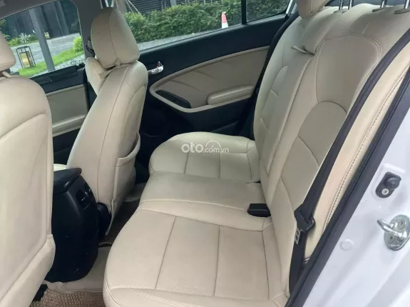 Kia Cerato 1.6 AT Luxury 2016 - Tư nhân chính chủ - Xe trang bị full công nghệ
