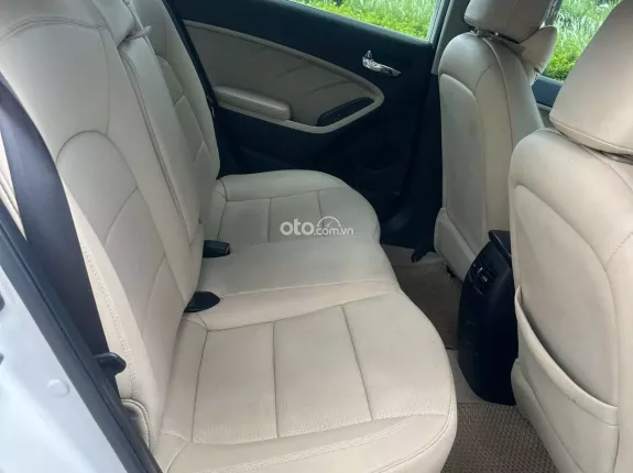 Kia Cerato 1.6 AT Luxury 2016 - Tư nhân chính chủ - Xe trang bị full công nghệ