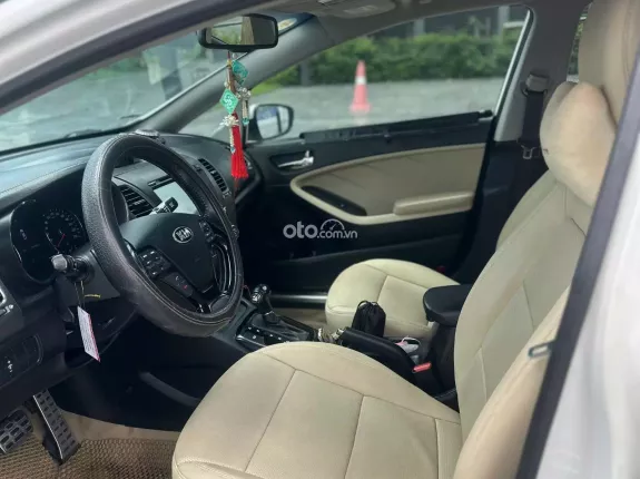 Kia Cerato 1.6 AT Luxury 2016 - Tư nhân chính chủ - Xe trang bị full công nghệ