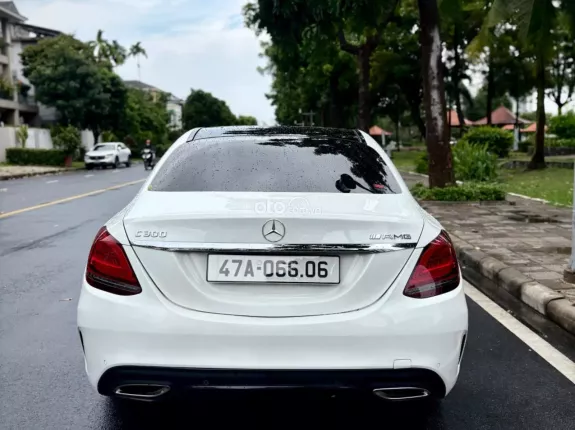 Mercedes-Benz C300 AMG 2021 - Facelift bản thể thao sang trọng