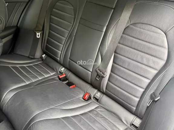 Mercedes-Benz C300 AMG 2021 - Facelift bản thể thao sang trọng
