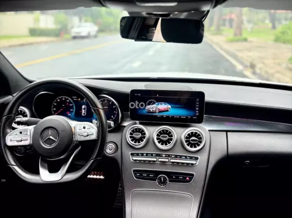 Mercedes-Benz C300 AMG 2021 - Facelift bản thể thao sang trọng