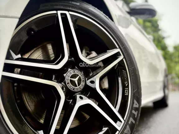 Mercedes-Benz C300 AMG 2021 - Facelift bản thể thao sang trọng
