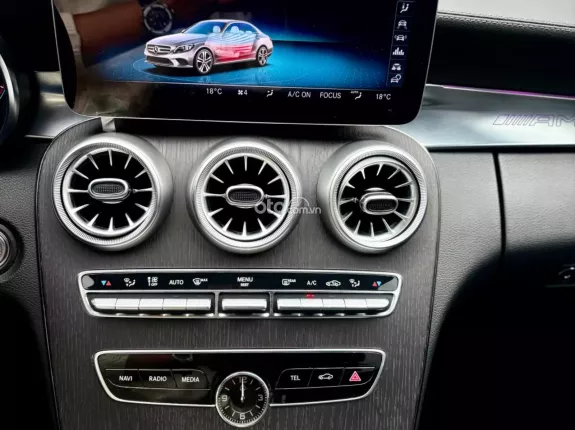 Mercedes-Benz C300 AMG 2021 - Facelift bản thể thao sang trọng
