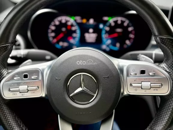 Mercedes-Benz C300 AMG 2021 - Facelift bản thể thao sang trọng