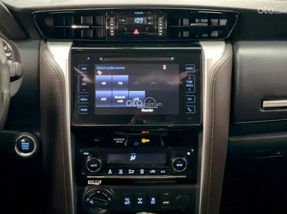 Toyota Fortuner 2.7 V 4X4 AT 2016 - Model 2017 Nhập Indo Bền Bỉ, Tiết Kiệm