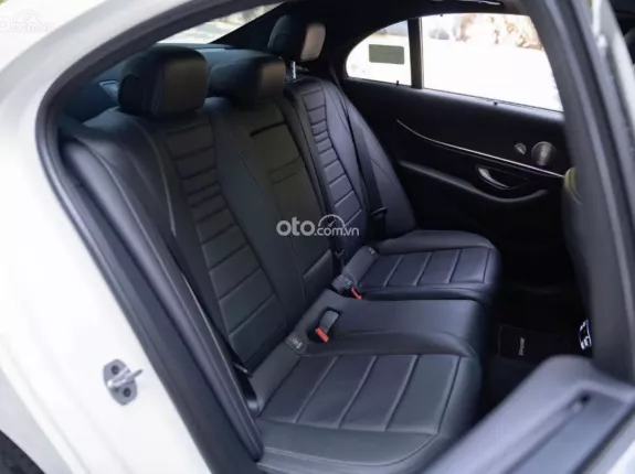 Mercedes-Benz E300 AMG 2021 - Tư nhân chính chủ, full options công nghệ hiện đại