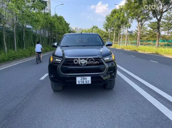 Toyota Hilux 2.4E 4×2 AT 2021 - Xe cực đầm, chất, giá tốt