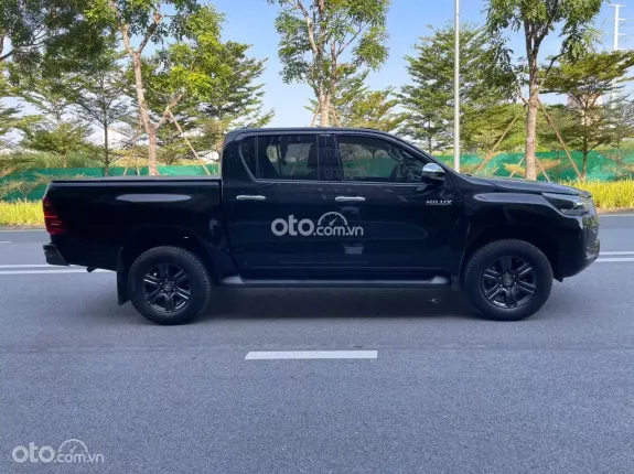 Toyota Hilux 2.4E 4×2 AT 2021 - Xe cực đầm, chất, giá tốt