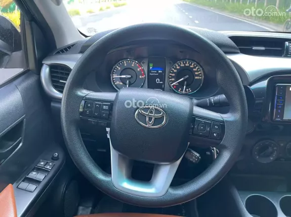 Toyota Hilux 2.4E 4×2 AT 2021 - Xe cực đầm, chất, giá tốt