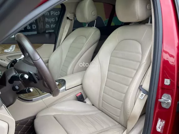 Mercedes-Benz C250 Exclusive 2017 - Đỏ kem