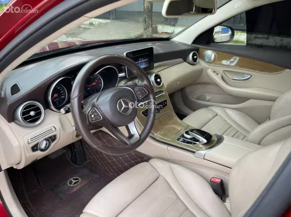 Mercedes-Benz C250 Exclusive 2017 - Đỏ kem