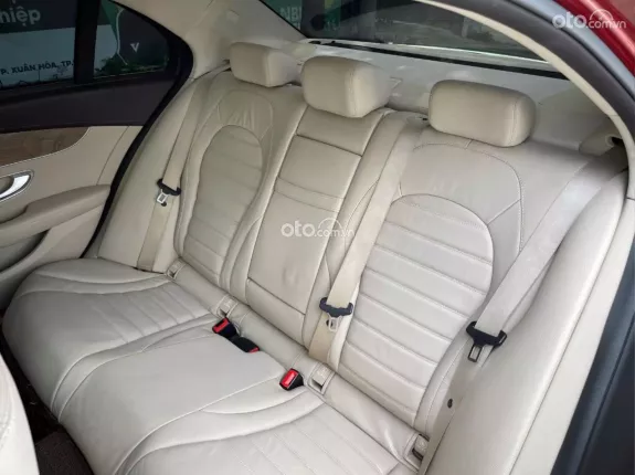 Mercedes-Benz C250 Exclusive 2017 - Đỏ kem