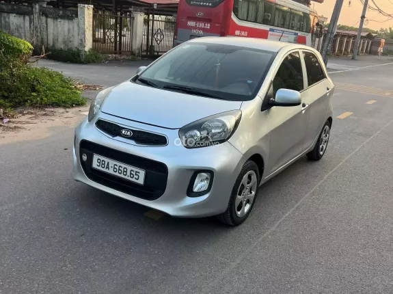 Kia Morning 1.25 MT 2016 - Bản base. Xe đẹp, không lỗi, thân vỏ zin. Nội ngoại thất đẹp. Màn hình cam lùi đủ,