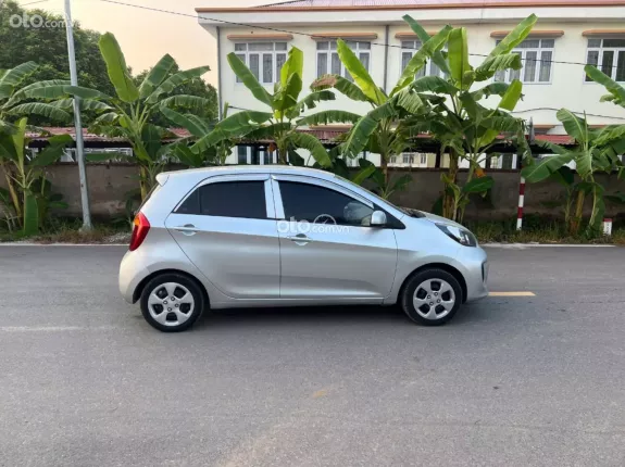 Kia Morning 1.25 MT 2016 - Bản base. Xe đẹp, không lỗi, thân vỏ zin. Nội ngoại thất đẹp. Màn hình cam lùi đủ,