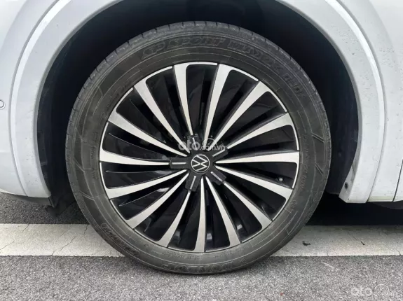 Volkswagen Viloran 2024 - Model 2025 siêu mới, tư nhân chính chủ, options miên man