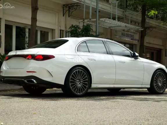 Mercedes-Benz E300 AMG 2025 - Siêu lướt 3.900km cực đẹp