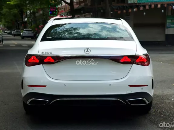 Mercedes-Benz E300 AMG 2025 - Siêu lướt 3.900km cực đẹp