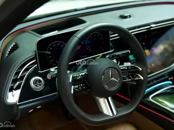 Mercedes-Benz E300 AMG 2025 - Siêu lướt 3.900km cực đẹp