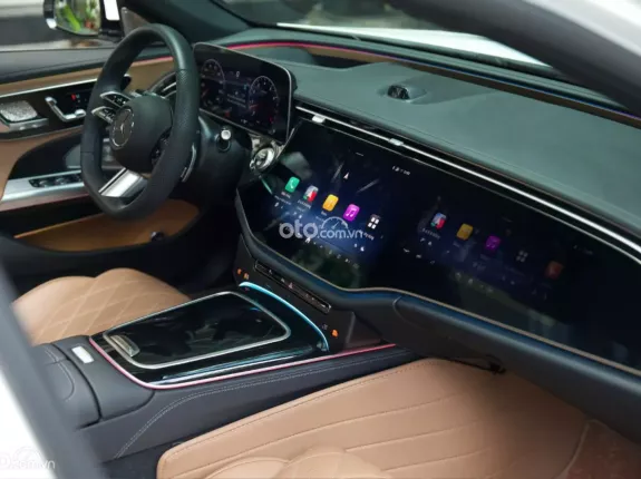 Mercedes-Benz E300 AMG 2025 - Siêu lướt 3.900km cực đẹp