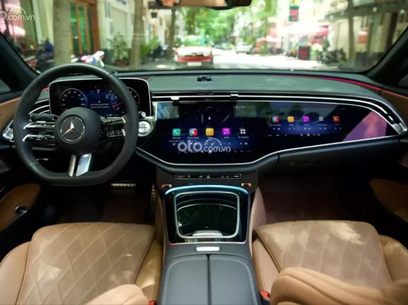 Mercedes-Benz E300 AMG 2025 - Siêu lướt 3.900km cực đẹp