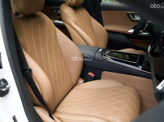 Mercedes-Benz E300 AMG 2025 - Siêu lướt 3.900km cực đẹp