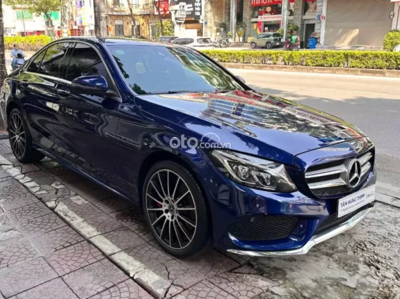 Mercedes-Benz C300 AMG 2018 - Xe đẹp bảo dưỡng đầy đủ