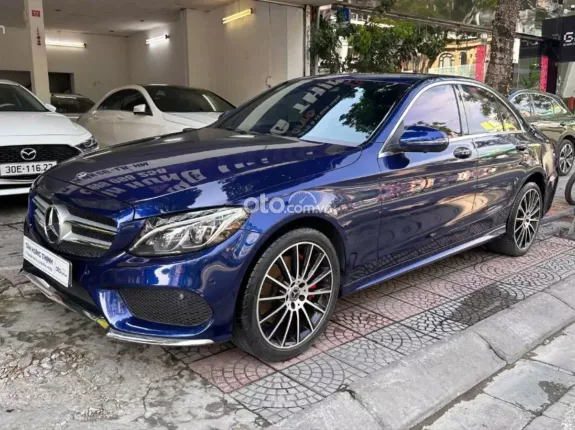 Mercedes-Benz C300 AMG 2018 - Xe đẹp bảo dưỡng đầy đủ