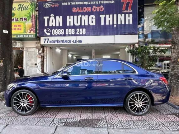 Mercedes-Benz C300 AMG 2018 - Xe đẹp bảo dưỡng đầy đủ
