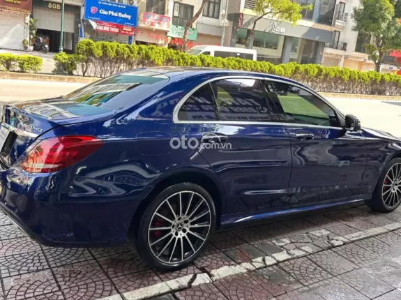 Mercedes-Benz C300 AMG 2018 - Xe đẹp bảo dưỡng đầy đủ