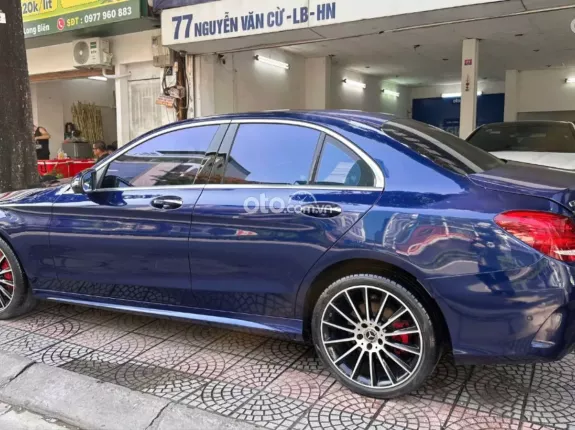 Mercedes-Benz C300 AMG 2018 - Xe đẹp bảo dưỡng đầy đủ