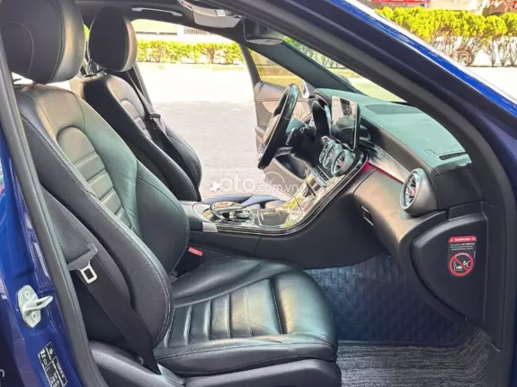 Mercedes-Benz C300 AMG 2018 - Xe đẹp bảo dưỡng đầy đủ