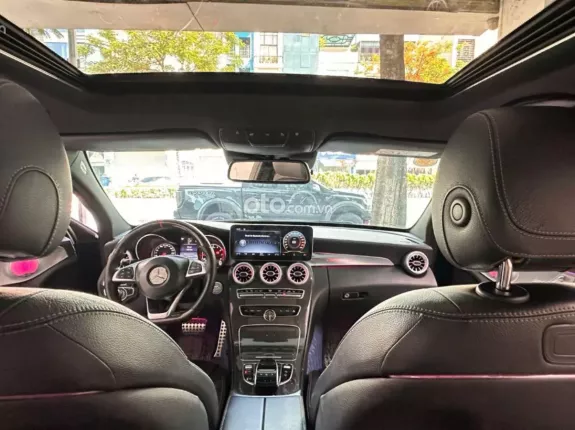 Mercedes-Benz C300 AMG 2018 - Xe đẹp bảo dưỡng đầy đủ