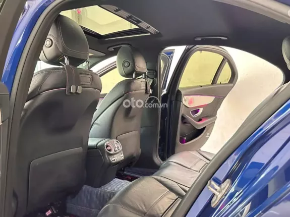 Mercedes-Benz C300 AMG 2018 - Xe đẹp bảo dưỡng đầy đủ