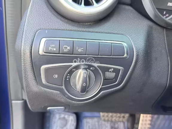 Mercedes-Benz C300 AMG 2018 - Xe đẹp bảo dưỡng đầy đủ