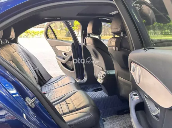 Mercedes-Benz C300 AMG 2018 - Xe đẹp bảo dưỡng đầy đủ