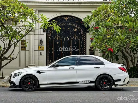 Mercedes-Benz C300 AMG 2022 - Full option AMG với body kit C63