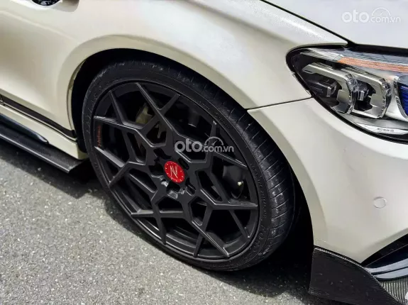 Mercedes-Benz C300 AMG 2022 - Full option AMG với body kit C63