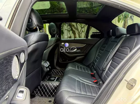 Mercedes-Benz C300 AMG 2022 - Full option AMG với body kit C63