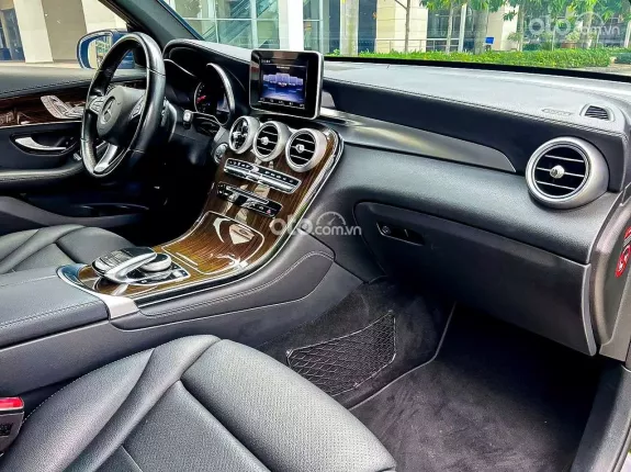 Mercedes-Benz GLC 200 4Matic 2020 - SPORT model 2020 Trắng tinh bao đẹp bao check