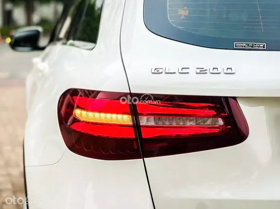 Mercedes-Benz GLC 200 4Matic 2020 - SPORT model 2020 Trắng tinh bao đẹp bao check