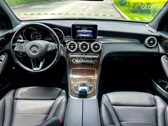 Mercedes-Benz GLC 200 4Matic 2020 - SPORT model 2020 Trắng tinh bao đẹp bao check