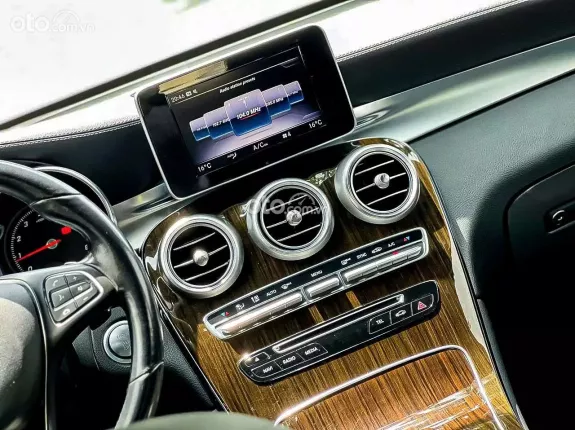 Mercedes-Benz GLC 200 4Matic 2020 - SPORT model 2020 Trắng tinh bao đẹp bao check