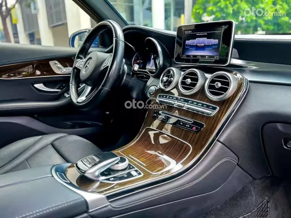 Mercedes-Benz GLC 200 4Matic 2020 - SPORT model 2020 Trắng tinh bao đẹp bao check