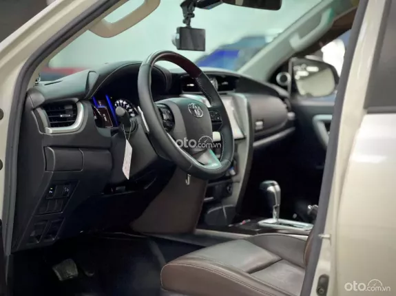 Toyota Fortuner 2.7 V 4X2 AT 2018 - MÁY XĂNG NHẬP KHẨU INDONESIA